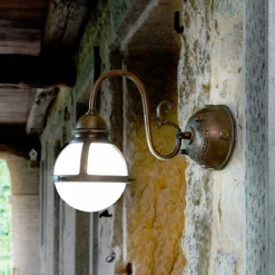 Applique Cimosa di Aldo Bernardi in ottone anticato e vetro soffiato bianco