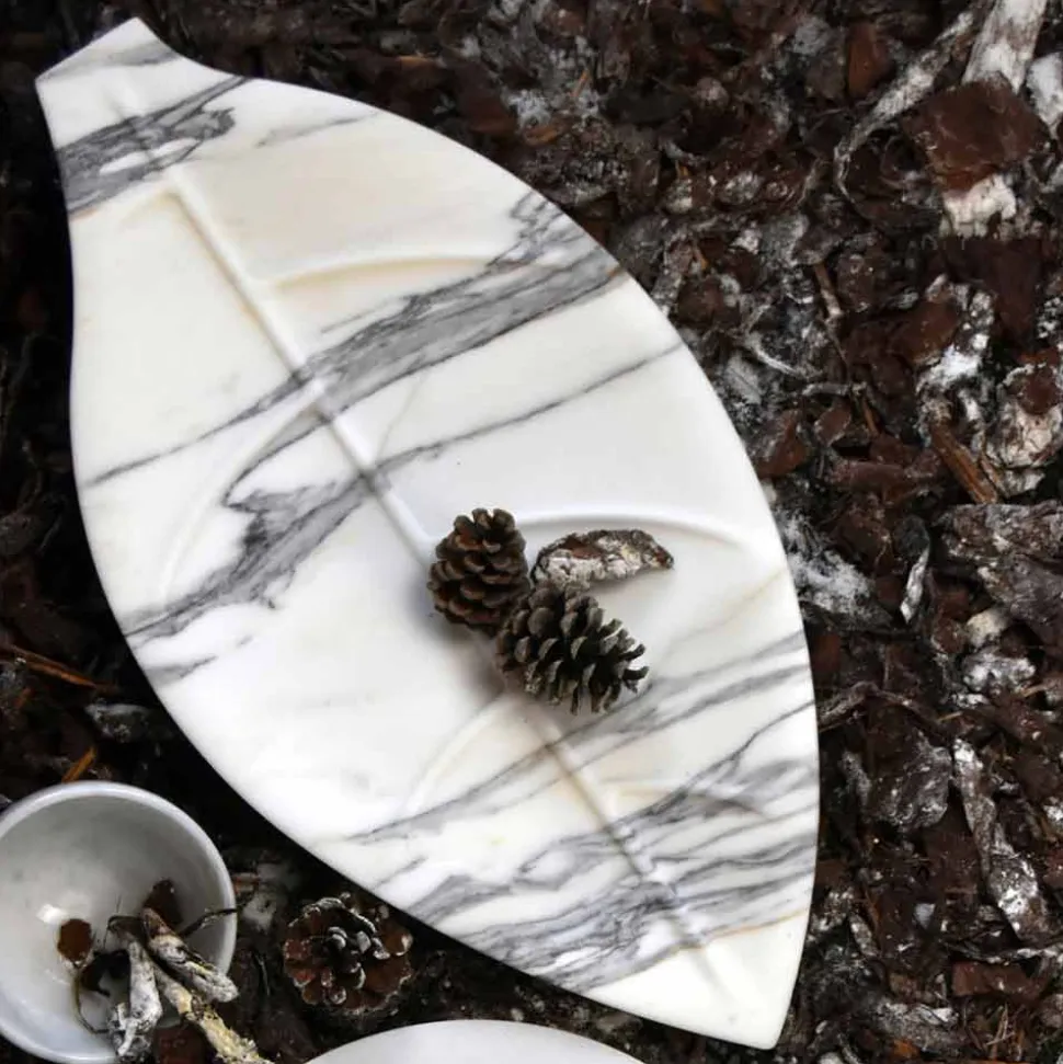 Centrotavola in Marmo Arabescato dalla Forma a Foglia Made in Italy - Treviso