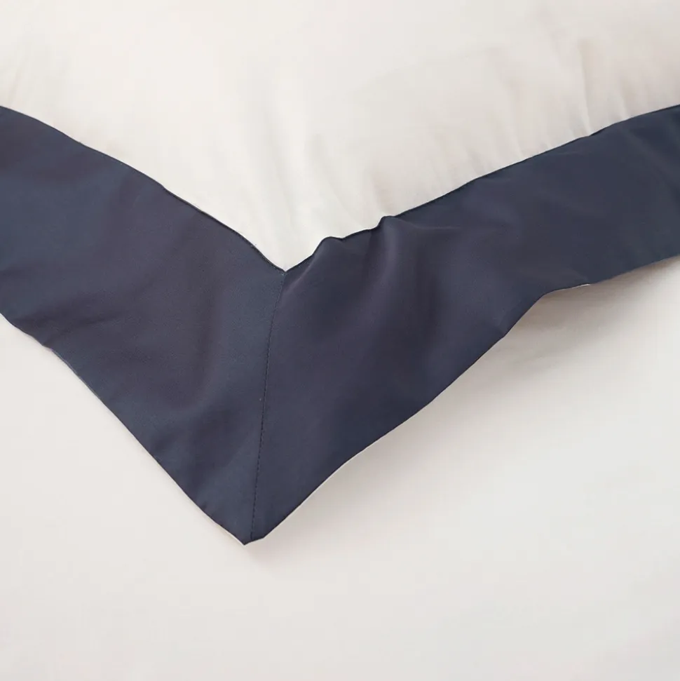 Completo Letto Una Piazza e Mezzo in 100% Cotone e 10% Raso di Cotone - Dettaglio
