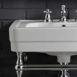 Composizione arredo bagno vintage con lavabo su struttura metallica Beauty