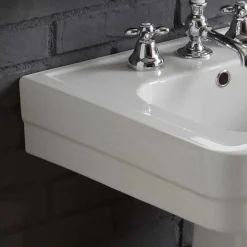 Composizione bagno lavabo su colonna in ceramica bianca vintage Ania