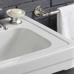 Composizione con lavabo in ceramica su colonna stile vintage anni 900 Line