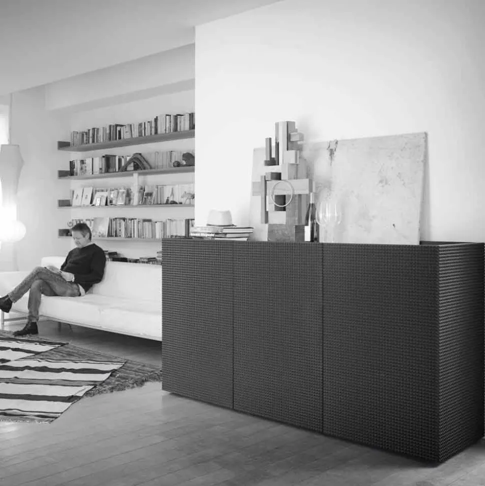 Credenza design moderno nera con 2 ante e cassettone estraibile Flora