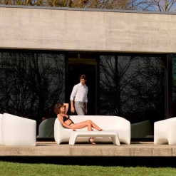 Divano da esterno di design in resina di polietilene Blow by Vondom