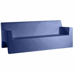 Divano da giardino Jut by Vondom, in resina di polietilene, di design