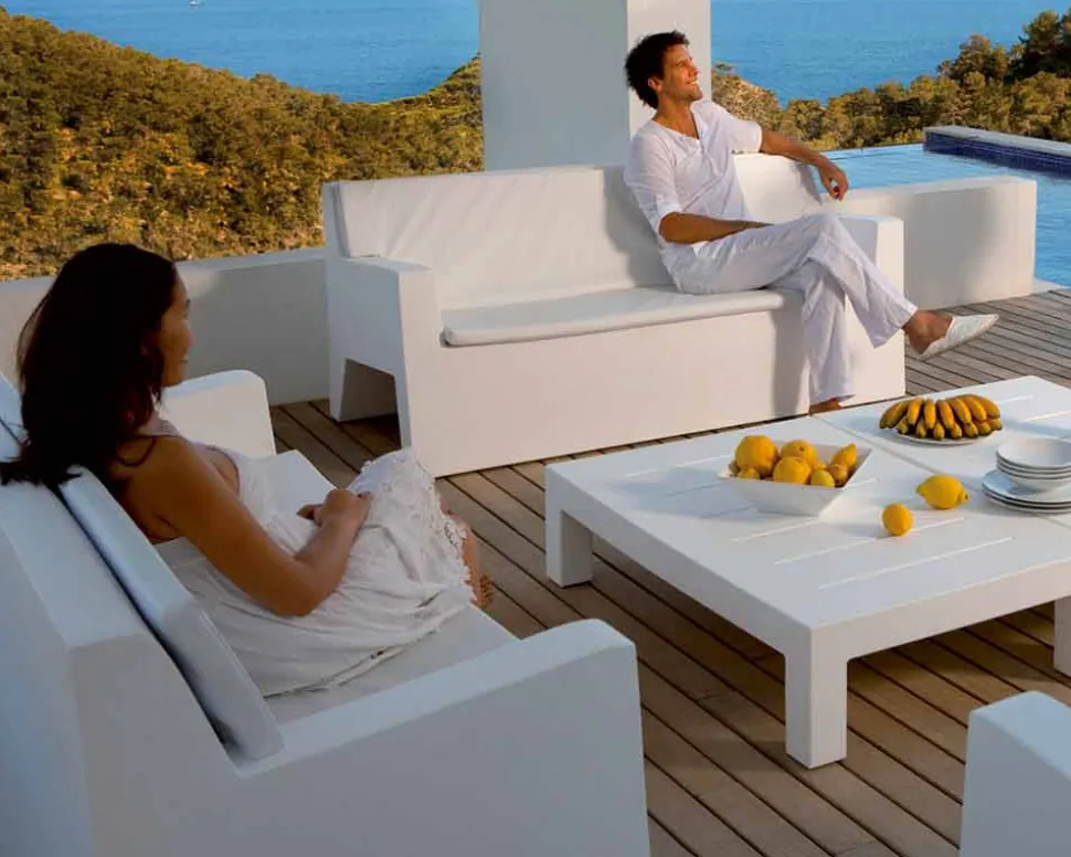 Divano da giardino Jut by Vondom, in resina di polietilene, di design