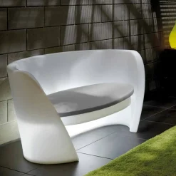 Divano polietilene di design Slide Rap da interno luminoso made Italy