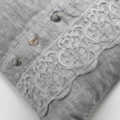 Federa Cuscini Letto in Lino Grigio con Pizzo Sinergia di Lusso Italiano - Stego