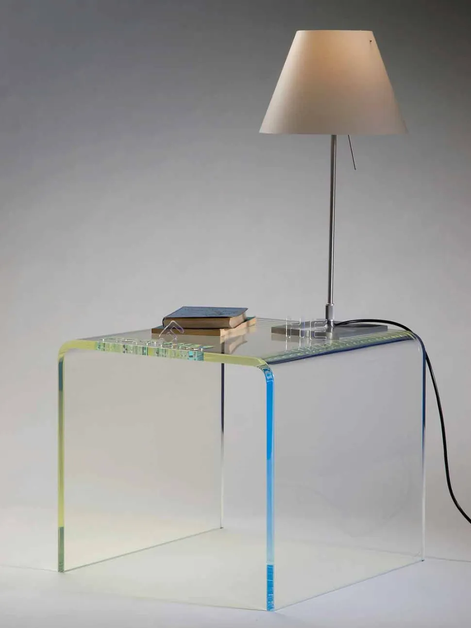 Insieme di 2 Comodini di Design Moderno in Metacrilato Made in Italy – Leielui