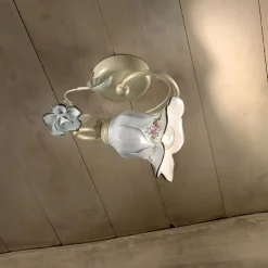Lampada a Soffitto in Metallo e Ceramica con Rosa Dipinta a Mano - Pisa