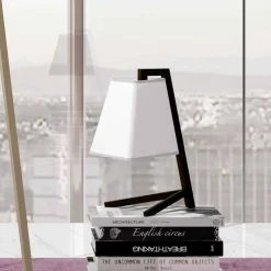 Lampada da Tavolo con Struttura in Metallo e Tessuto Made in Italy - Barton