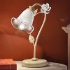 Lampada da Tavolo in Ferro e Vetro con Rosa di Decoro in Ceramica - Siena