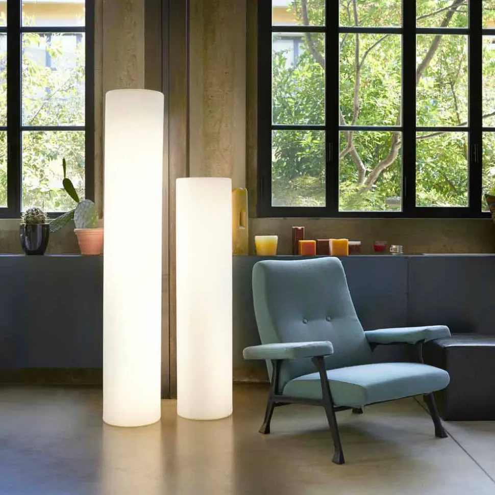 Lampada da terra cilindrica Slide Fluo luminosa realizzata in Italia
