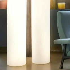 Lampada da terra cilindrica Slide Fluo luminosa realizzata in Italia