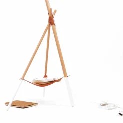 Lampada da Terra in Legno e Metallo con Dettagli in Pelle Vegana - Avetta