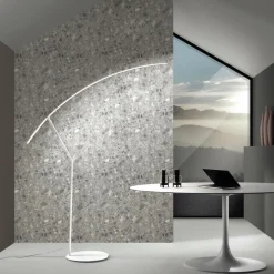 Lampada da Terra in Metallo Verniciato in Diversi Colori e LED Dimmerabile - Acero