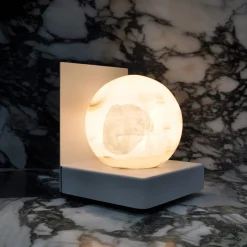 Lampada in Metallo con Sfera Bianca in Marmo Satinato Made in Italy - Issei