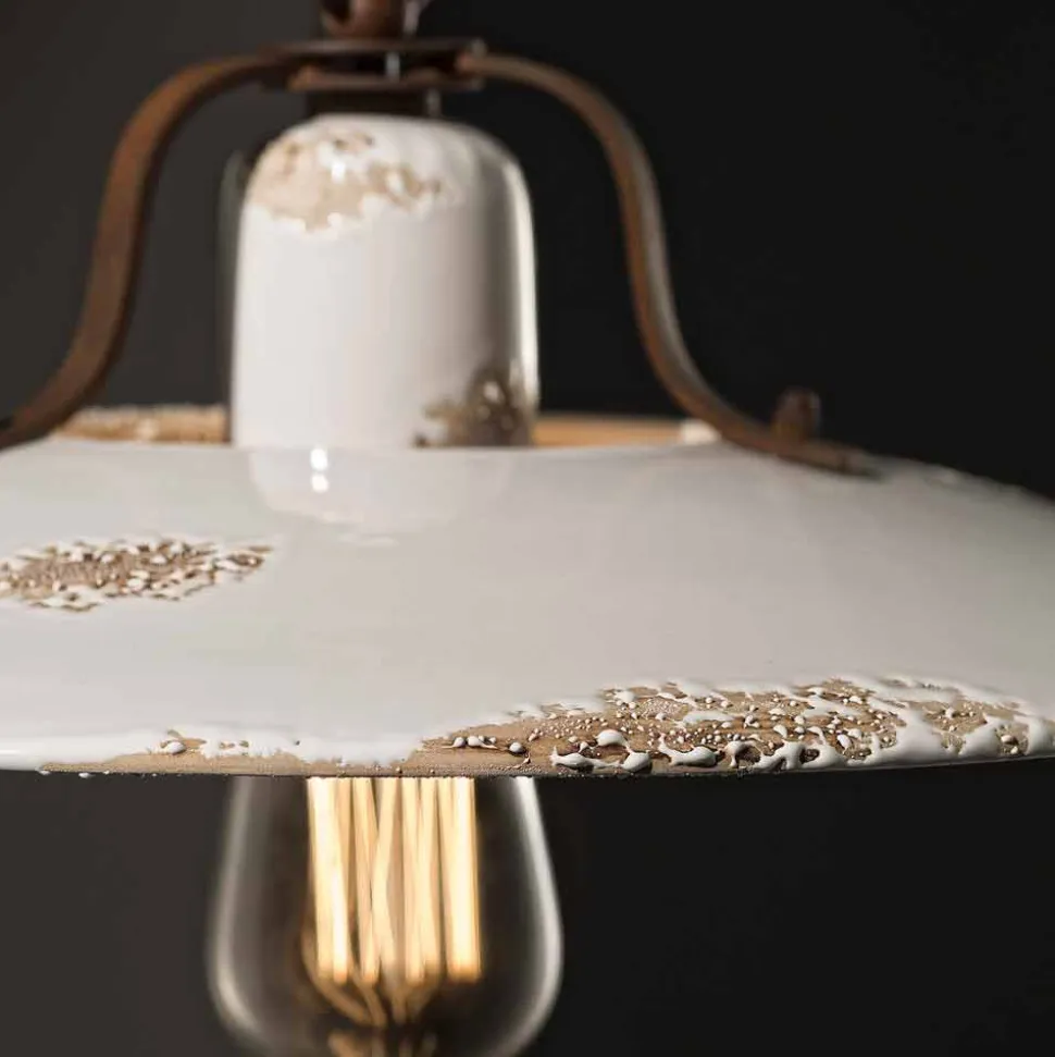 Lampadario country in ceramica e metallo Monica Ferroluce