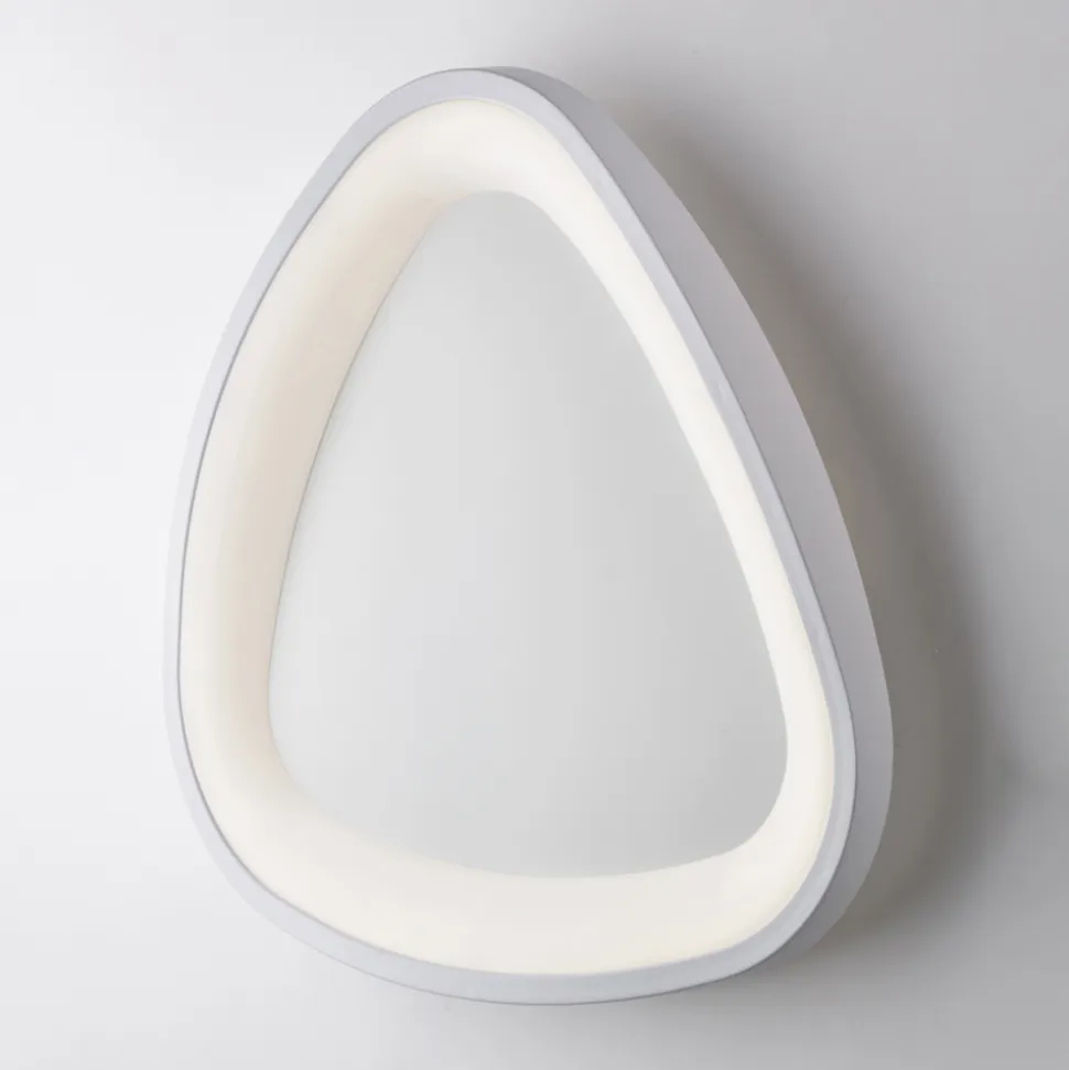 Lampadario in metallo Made in Italy dal gusto ricercato – Voyager