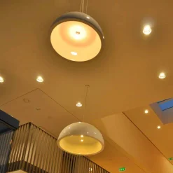 Lampada sospensione colorata Slide Cupole polietilene fatta in Italia