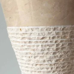 Lavabo a colonna bianco in pietra naturale Iris, pezzo unico di design