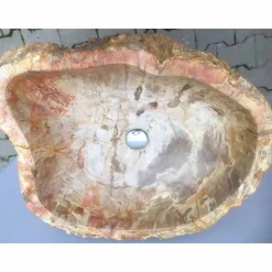 Lavabo a colonna di design in legno pietrificato Ley, fatto a mano