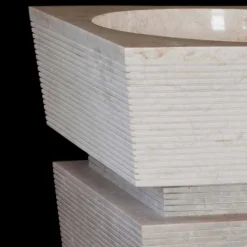 Lavabo a colonna di design in marmo bianco Sire, pezzo unico