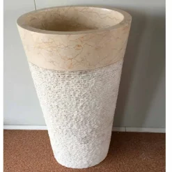 Lavabo bianco in pietra naturale a colonna Siro design, pezzo unico