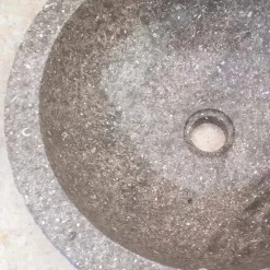 Lavabo da appoggio di design in pietra grigia Finn, fatto a mano