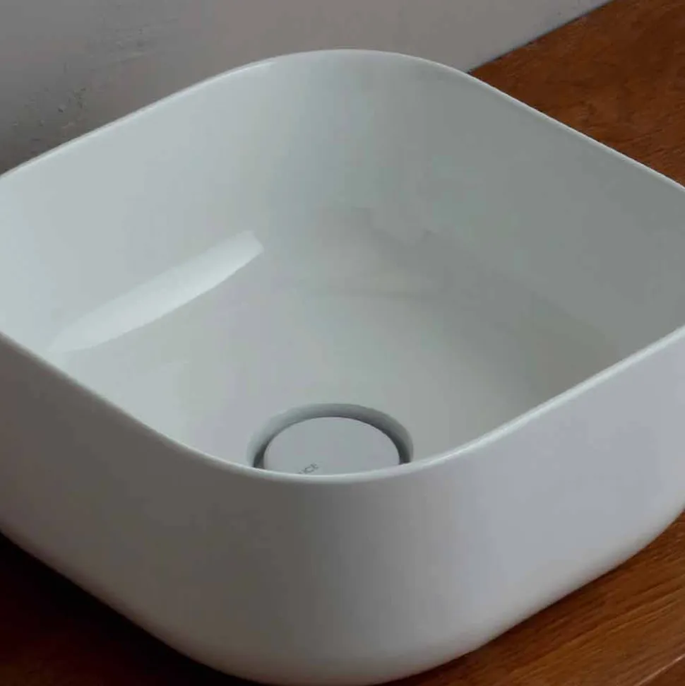 Lavabo da appoggio 37x37cm in ceramica made Italy Star, design moderno