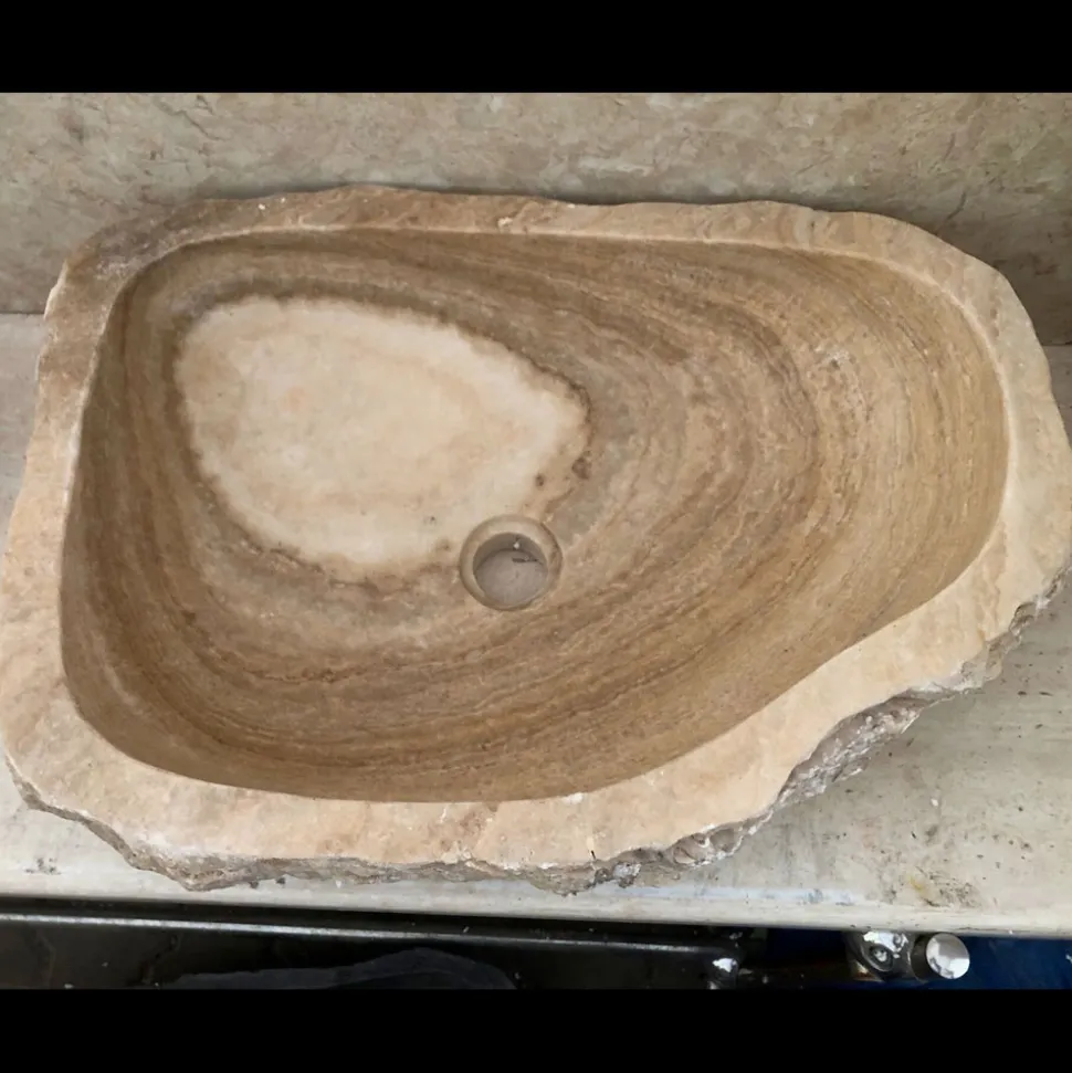 Lavabo di design da appoggio per bagno Laia in pietra naturale