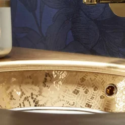 Lavabo sottopiano in fire clay e oro fatto a mano in Italia, Egeo