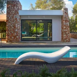Lettino Chaise Longue di Design Moderno in Polietilene Colorato - Cloe by Myyour