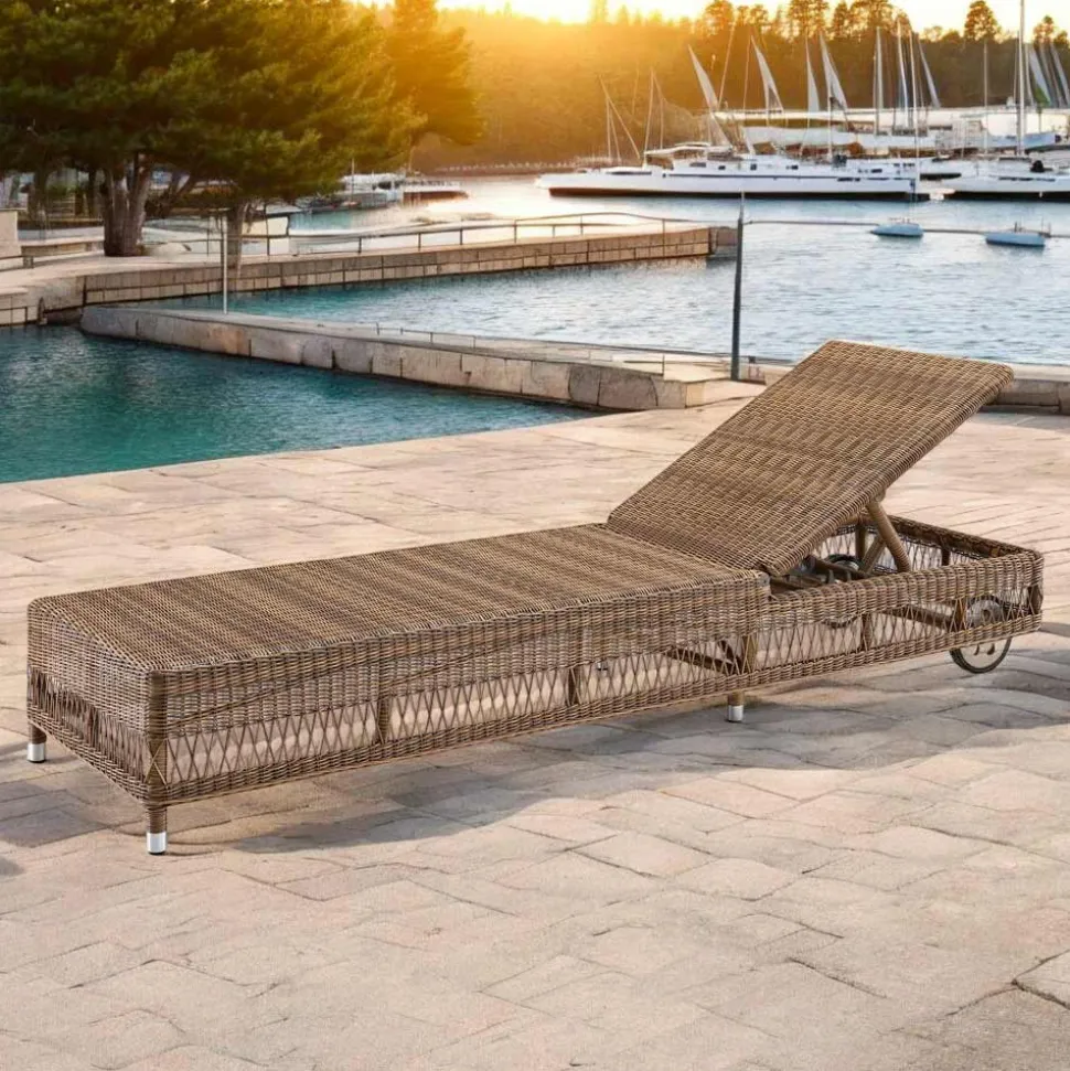 Lettino da Esterno con Ruote in Polyrattan Intrecciato a Mano - Gigi
