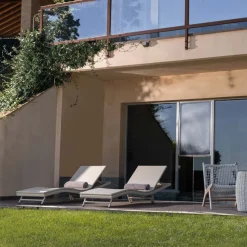 Lettino da Esterno in Polyrattan con Ruote – Meredith