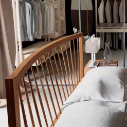 Letto matrimoniale di design 160x200cm con base in noce massello Alain