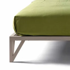 Letto matrimoniale di design 160x200cm con base in noce massello Alain