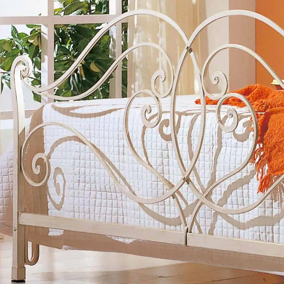 Letto matrimoniale di design in ferro pieno Allie, made in Italy