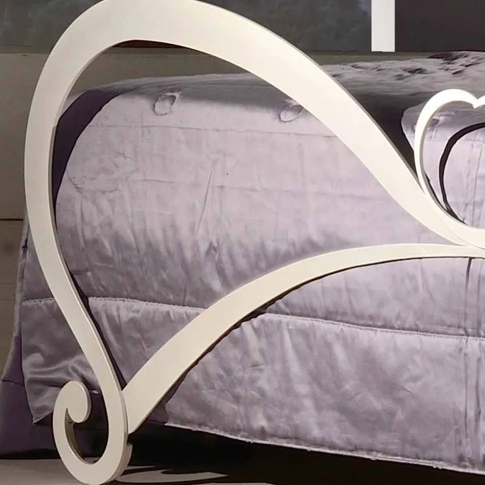 Letto matrimoniale di design in ferro con decori in cristallo Eden