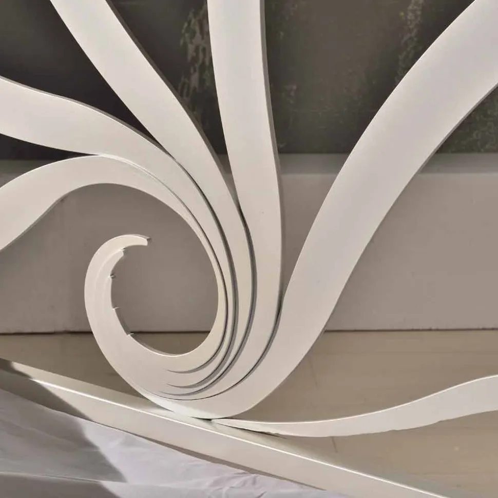 Letto matrimoniale di design in ferro con decori in cristallo Eden