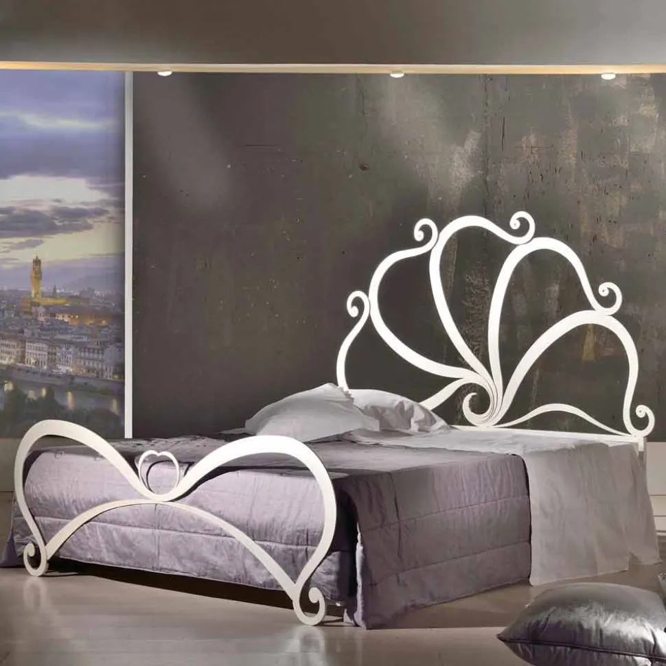 Letto matrimoniale di design in ferro con decori in cristallo Eden