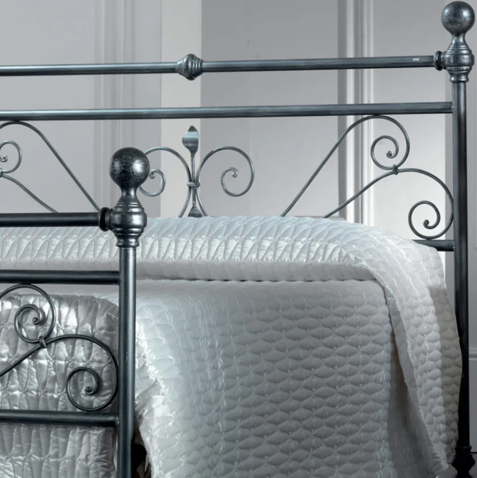 Letto Matrimoniale in Ferro Tubolare Nero Argentato Made in Italy - Geometria