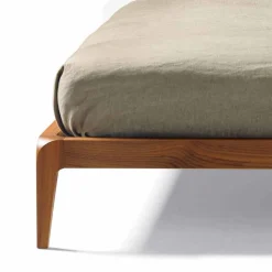 Letto Matrimoniale in Legno di Noce con Testata in Pelle Leilo