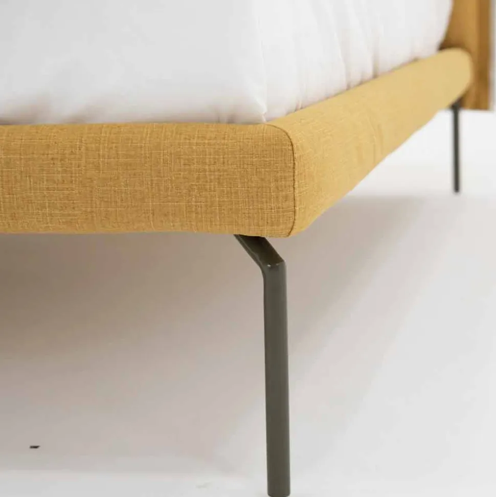 Letto Matrimoniale in Tessuto con Piedini in Metallo Made in Italy - Glorio