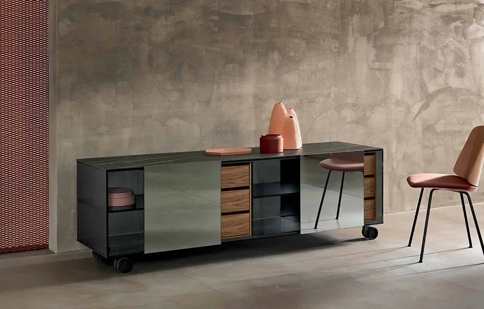 Madia Moderna su Ruote in Vetro Fumè e Top in Ceramica Made in Italy – Scocca