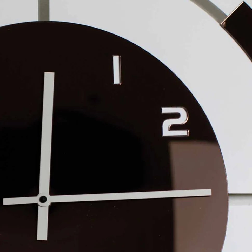 Orologio a Parete in Legno Bianco e Decori Bronzo di Design Moderno - Mavia