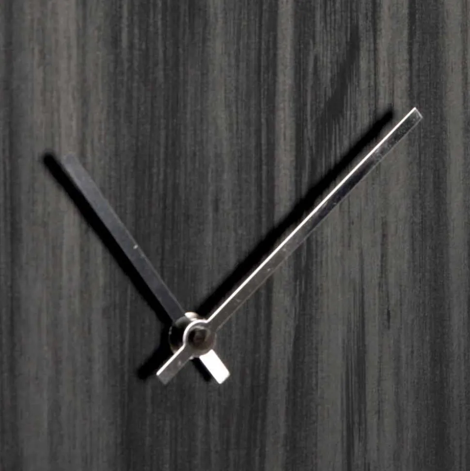 Orologio da Parete in Legno Rovere o Lavagna Inciso a Laser Design Tondo - Kanno