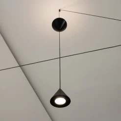 Piantana a Filo in Alluminio Nero e Doppio Cono Design Minimale - Mercado