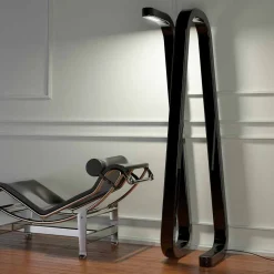 Piantana di design moderno realizzata in Italia, Sirolo
