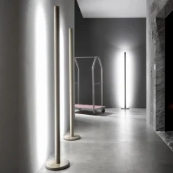 Piantana Moderna in Metallo con Doppia Illuminazione Made in Italy - Roman